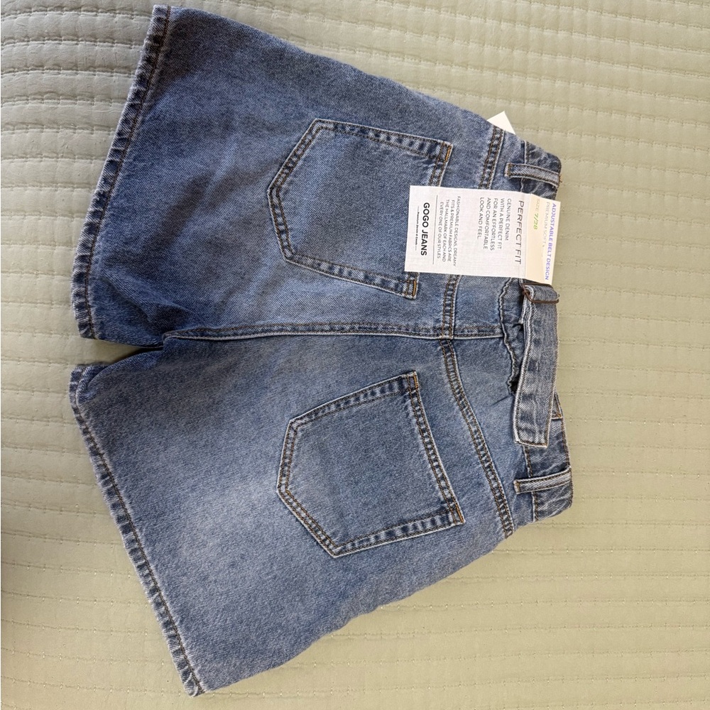 Good American Blue Jean Shorts Classic Mid-Thigh - Picture 2 of 4